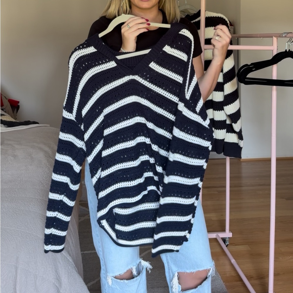 Navy and White Striped V-Neck Sweater. Never Worn. Size L - Picture 4 of 4